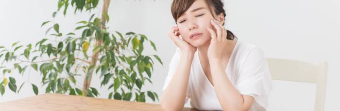 体調不良の女性